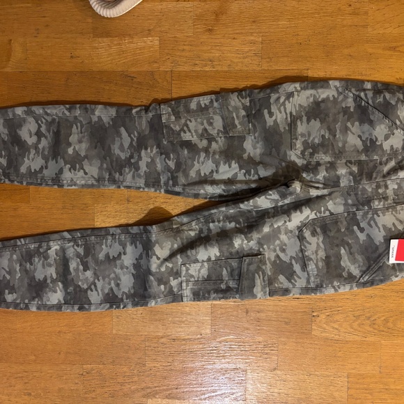 Spanx Stretch Twill Ankle Camo Cargo Pant - Picture 5 of 6